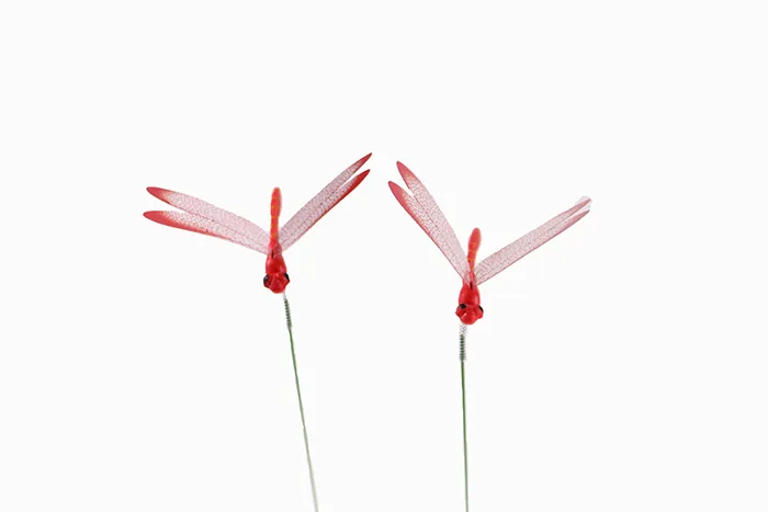 50 stks-pack kleurrijke libel stakes voor tuin decoratie feestartikelen outdoor home decor nep insecten