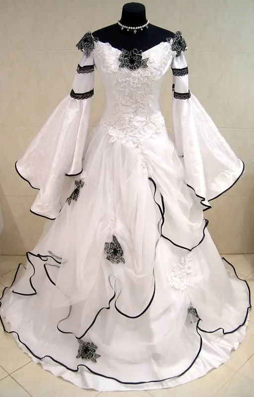 Renässans medeltida vintage svart och vit spets organza av axel viktorianska bröllopsklänningar långa ärmar applique brudklänningar EN10068