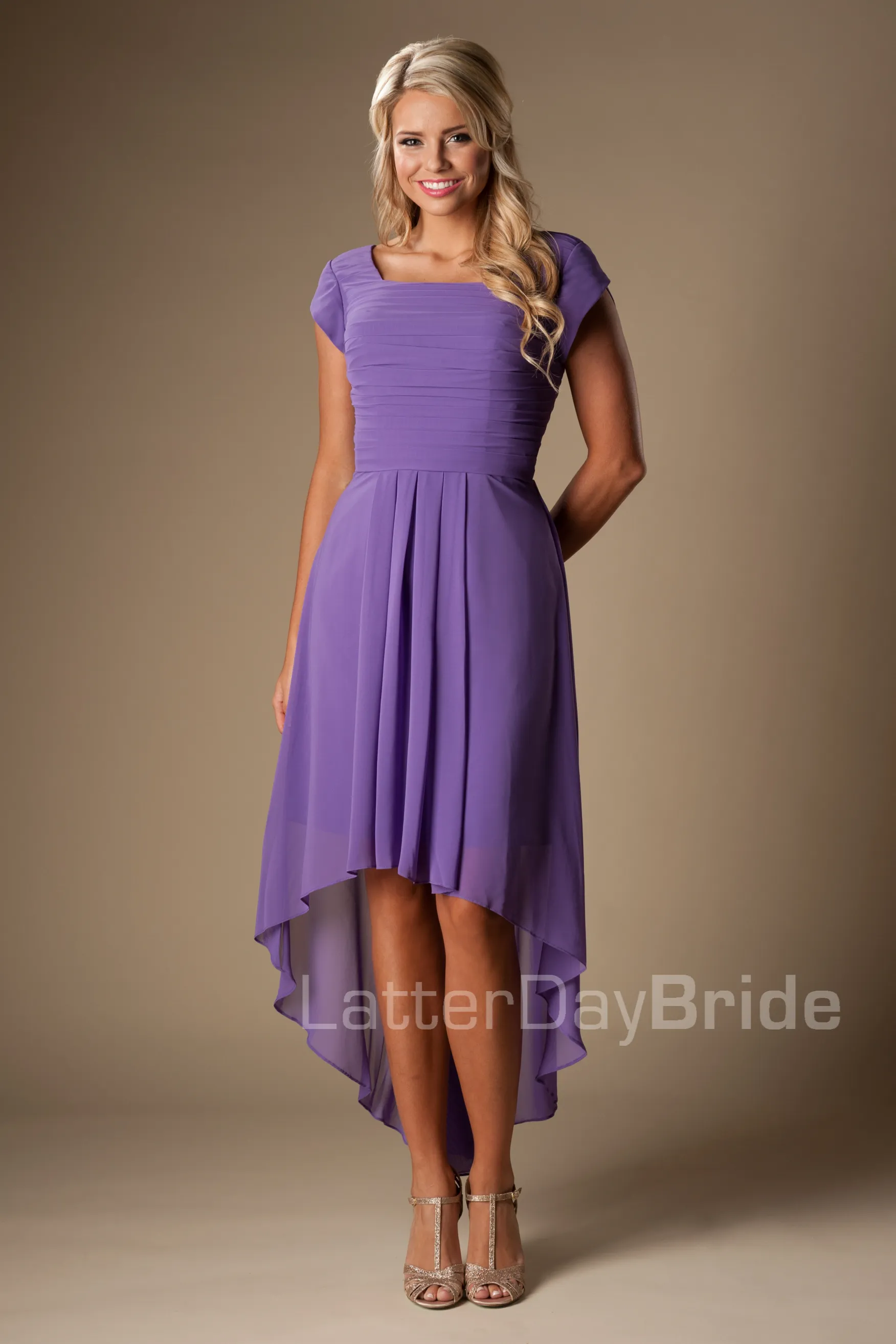 Purple High Low Short Modest Bridesmaid Dresses With Short Sleeves Short Front Long Back Maids of Honor Dresses Summer Wedding Party Dresses