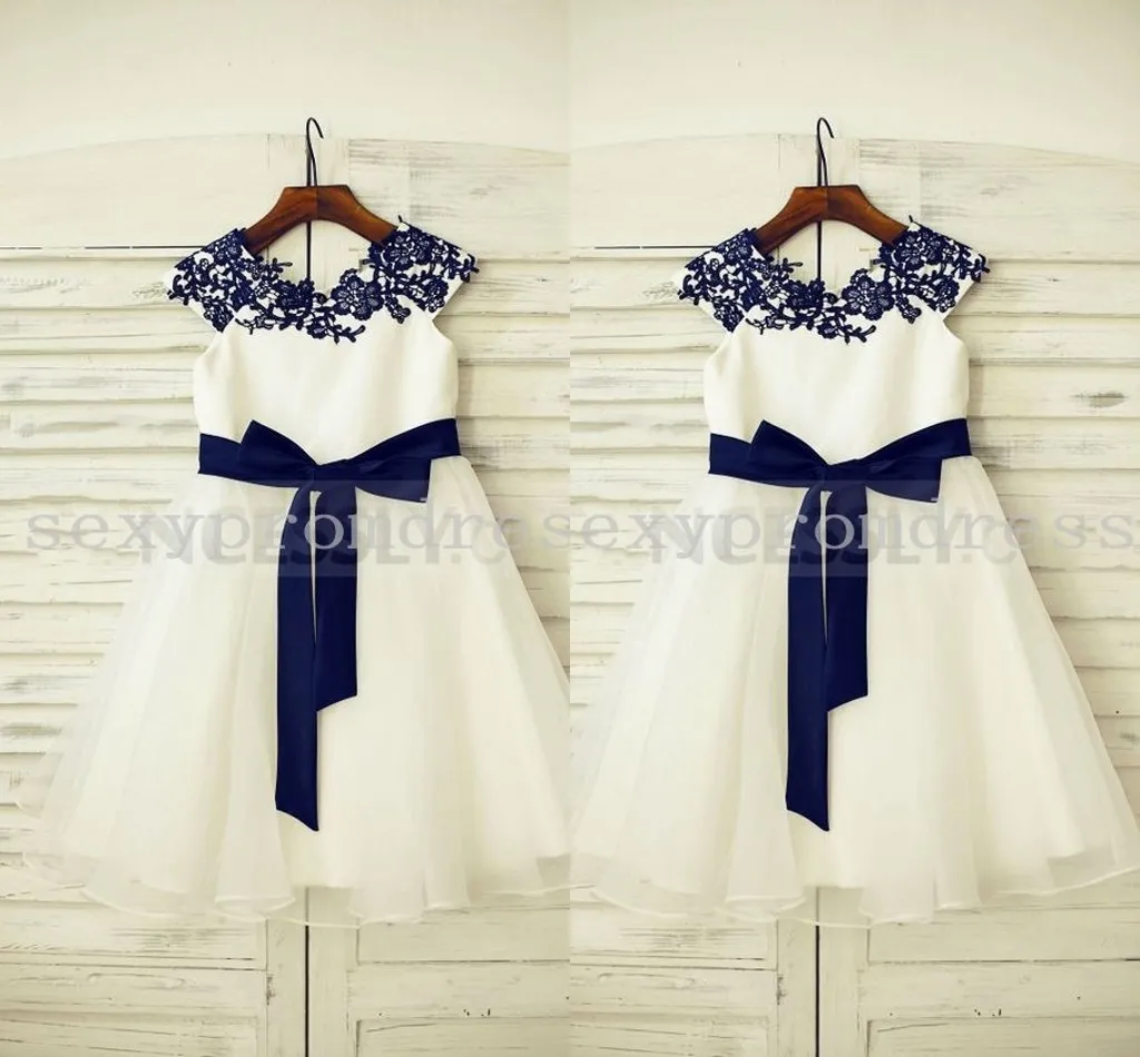 Princesa Branca Azul Marinho Applique Vestidos Da Menina de Flor Para O Casamento 2016 A Linha Crianças Vestidos de Festa Com Faixa de Fita Até O Chão