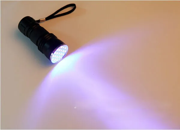 Viola 400nm 21LED 21 LED UV Ultra Violet Torcia Torcia Lampada Mini UV Flash Light Blacklight Invisible sku uv21