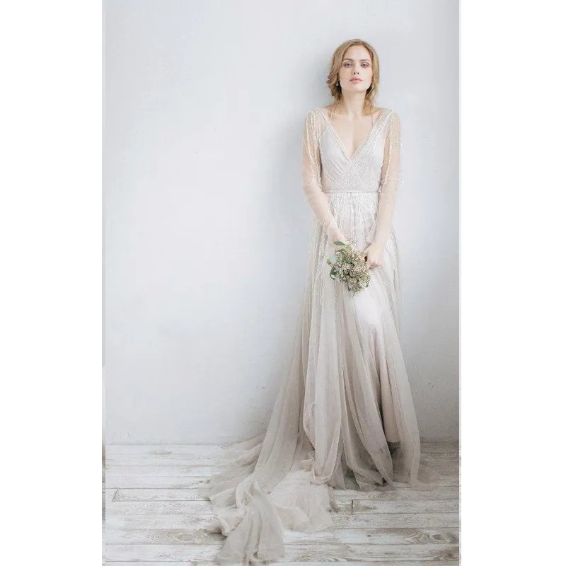 2020 Abito da sposa Boho grigio pallido a maniche lunghe nuovo arrivo con abito da sposa abito da sposa da spiaggia con nappe perline