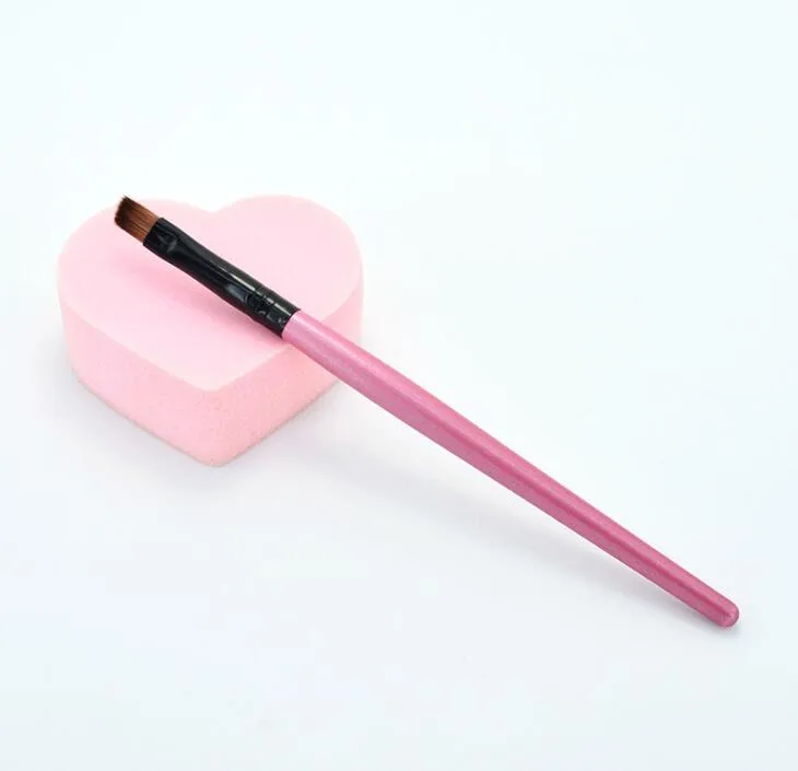 Nail polish brush sets are made of imported artificial fiber, wool, wooden handle, cosmetic brush and beauty tool