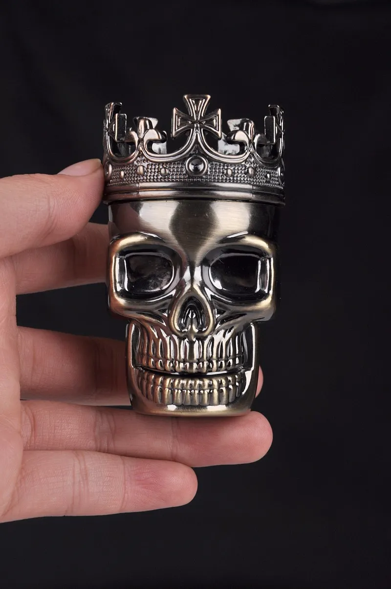 Hot Sale King Crown Metal Tobacco Herb Grinder Skull Showe Metal Tobacco Grinder Herb Smoke Grinders Metal Storlek 75mm * 40mm Partihandel