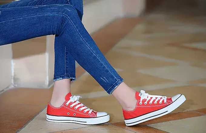 13 색 캔버스 캐주얼 신발 낮은 스타일 클래식 레이스 위 여성 미멘트 스니커즈 편안한 학생 큰 크기 35-46