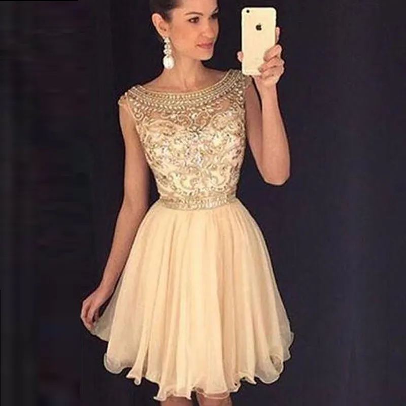 2019 Mini Korta Homecoming Dresses Crystal Beaded Crew Neckl Graduation Klänningar Lite Chiffon Kort Cocktail Dress Prom Party Dresses