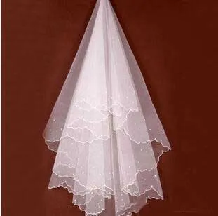 Voiles De Mariée Sans Couleur Avec Perles Crayon Bord Accessoire De Mariage De Haute Qualité Vente Chaude 2016 Pas Cher Modeste