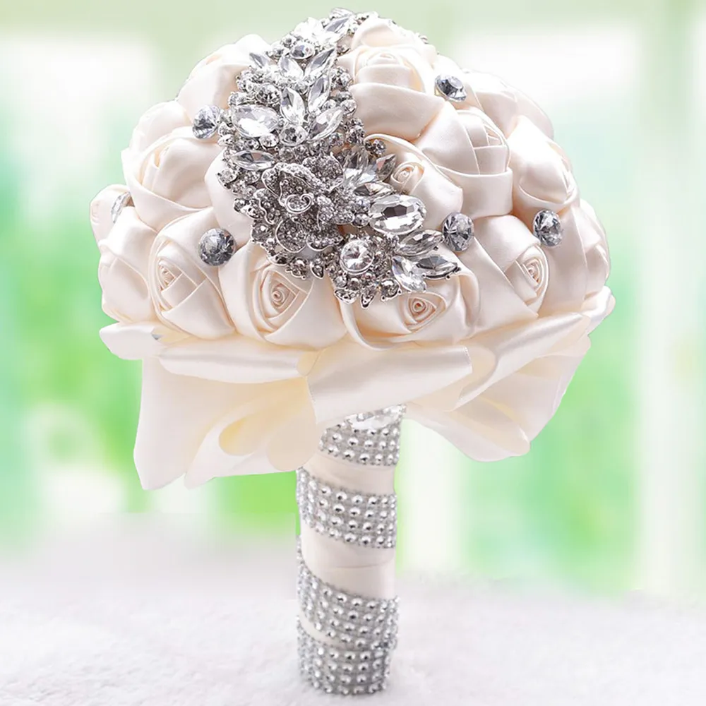 Bouquet da sposa più recente Spilla di cristallo Accessori da sposa Bouquet di fiori artificiali in raso da damigella d'onore2696