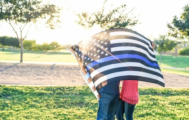 90 * 150 cm Blueline VS Politie vlaggen 3x5 voet dunne blauwe lijn VS vlag zwart, witte en blauwe Amerikaanse vlag met messing inkommen 50 stks