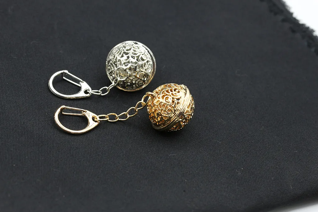 Lyxig guld silver ihålig boll nyckelring stor storlek jingle bell nyckelringar ihåliga blomma legering nyckelringar smycken tillbehör julklapp