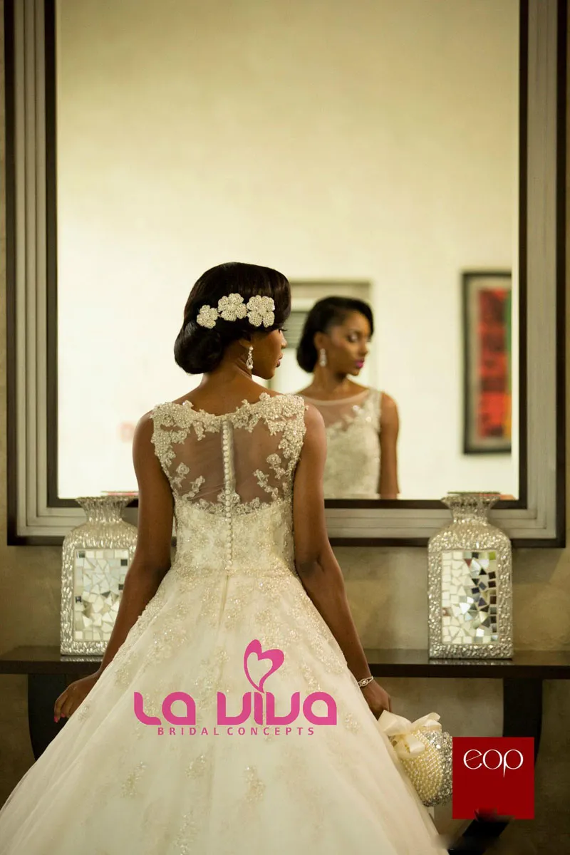 2017 Spring Vestios De Marriage Dubai Wedding Dresses Sheer Crew Neck South African Lace Appliques Wedding Gowns Arabic with Button Back