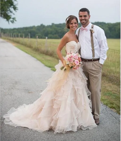 2020 economici Blush Pink Country Style A line Ruffles Abiti da sposa Perline di pizzo Sweetheart Gonne a strati vintage Plus Size Abiti da sposa formali