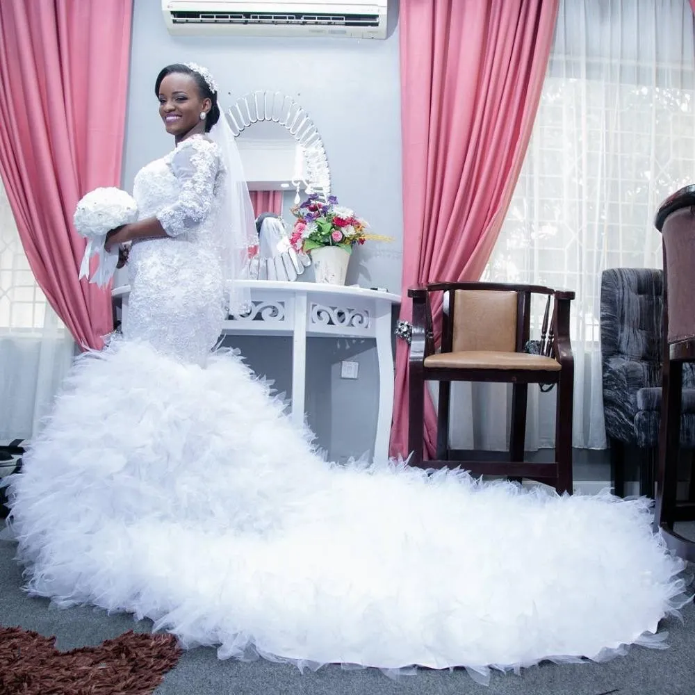2017 놀라운 아프리카 섹시한 어깨를 뚫고 레이스 인어 웨딩 드레스 2016 채플 기차 프릴 Bridal Gowns Robe de Mariage Plus 크기