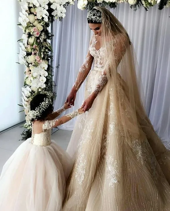 2022 романтический от плеча цветок девочек платья для свадебной невесты иллюзия длинные кружевные рукава тюль шампанское дизайнерские детские платья