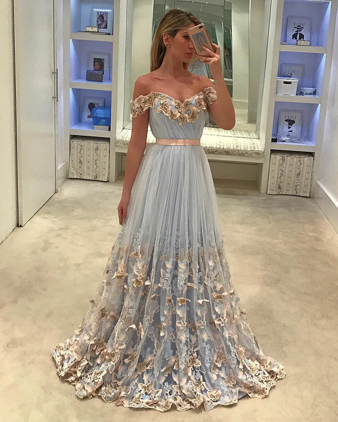 Gorgeous Sky Blue Prom Dresses Sexy Off The Shoulder Butterfly Lace Appliques Evening Gowns Tulle A Line Formal Party Dress Sweep Train