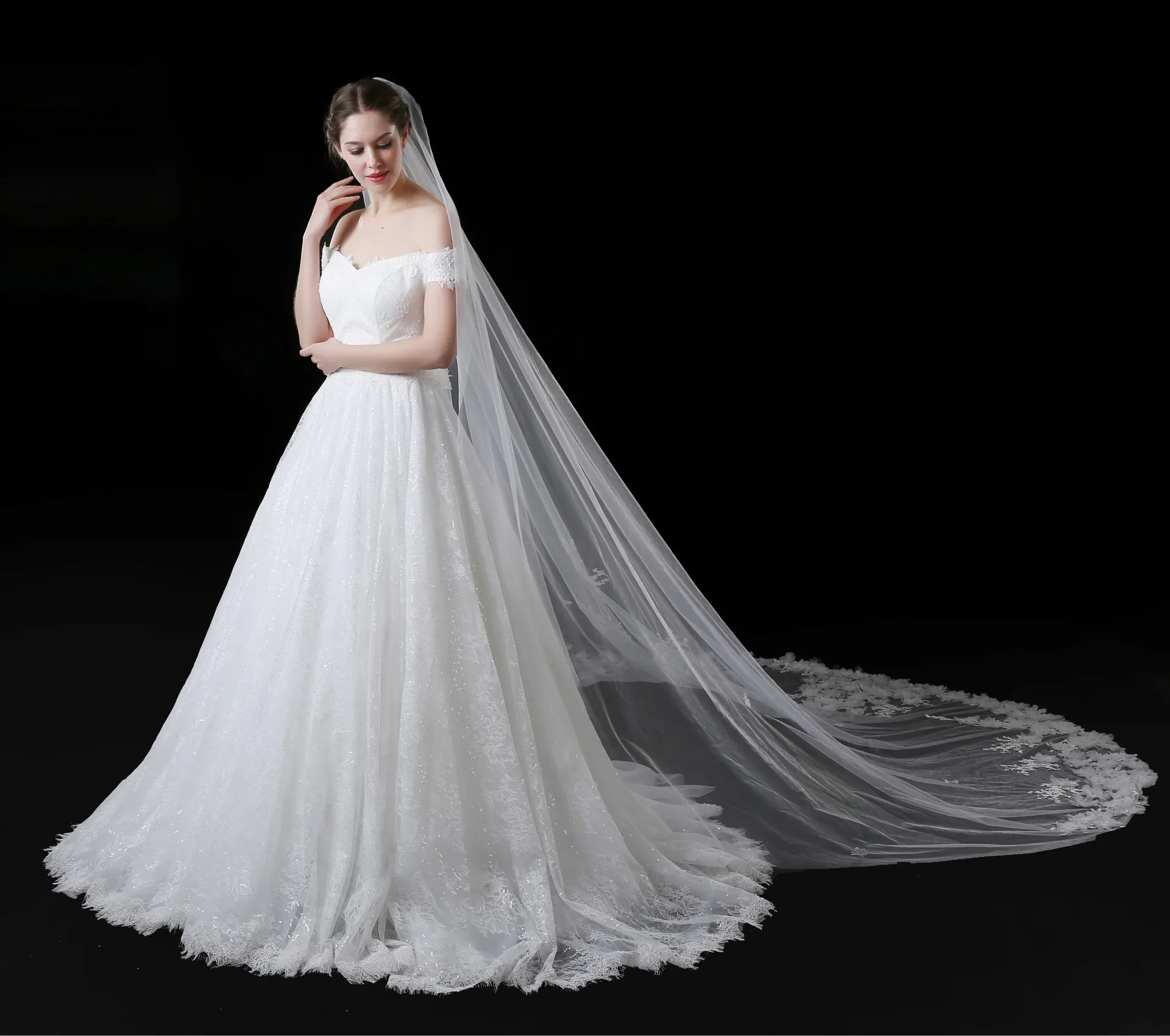 Veli da sposa cattedrale abito da sposa Abito da sposa Fiori 3D Tulle morbido Tulle bianco avorio Uno strato con pettine 5 metri Disponibile