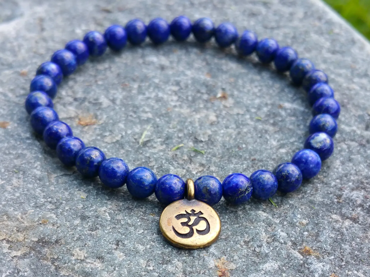 SN1106 도매 손으로 만들어진 파란색 된 팔찌 6mm 청금석 Lazuli 천연 돌 구슬 골동품 황동 옴 Lotus 부처님의 매력 팔찌