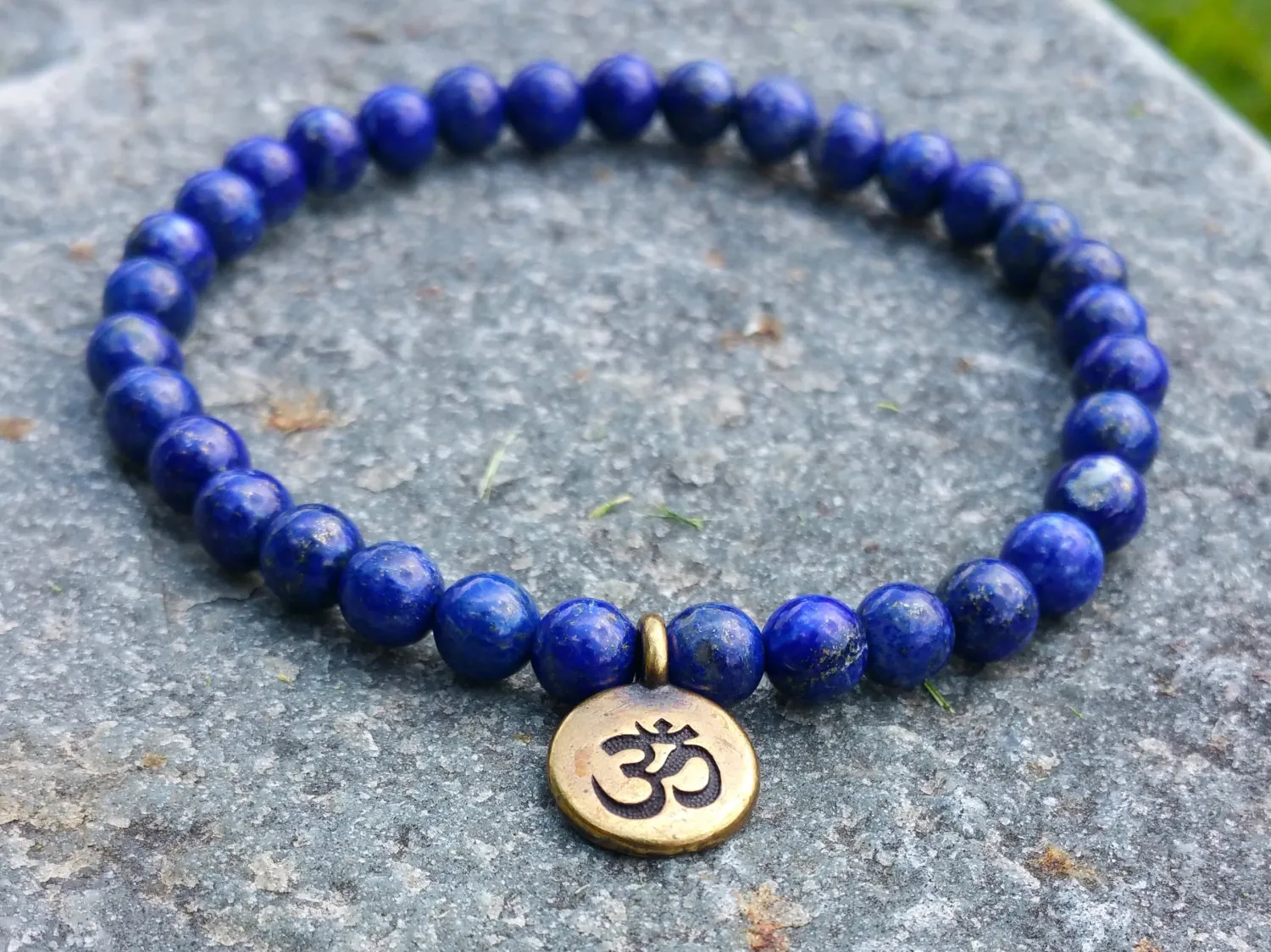 SN1106 Ganzes handgefertigtes Perlenarmband 6 mm Lapislazuli-Natursteinperlen Antikmessing Ohm Lotus Buddha Charm-Armband246f