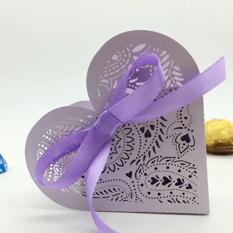 100 scatole di cioccolatini con scatola di caramelle a forma di fiore a forma di cuore vuoto con taglio laser con nastro regalo di favore baby shower