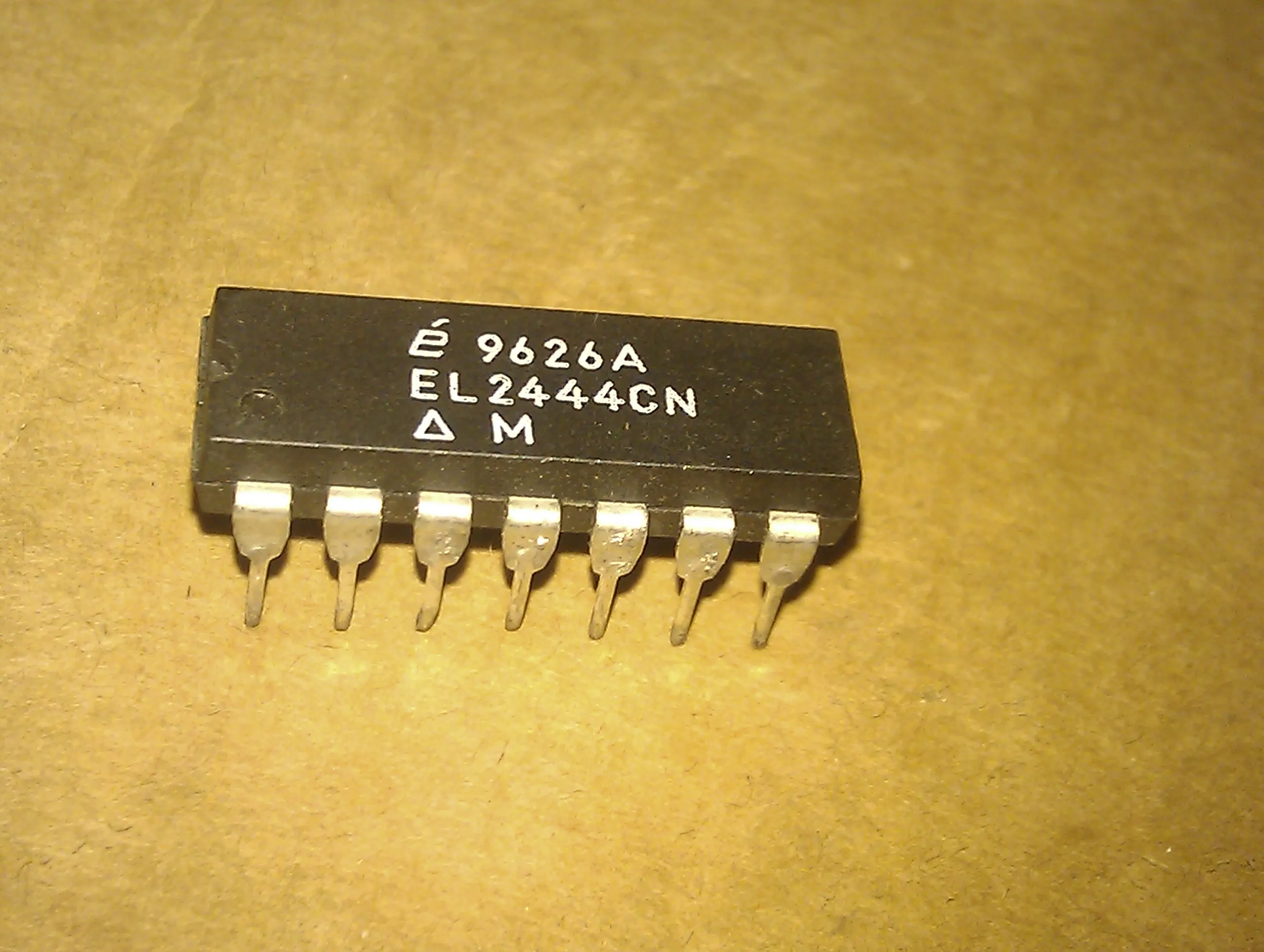 EL2444CN , EL2444 . 4 CHANNEL, VIDEO AMPLIFIER, PDIP14 / dual in-line 14 pins dip plastic package . OP-AMP IC . Electronic Components