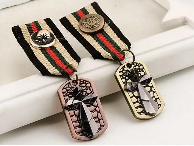 10 pçslote acessórios mistos royal preppy estilo marinho broche crachá bordado epaulette borla broche militar badge4098995