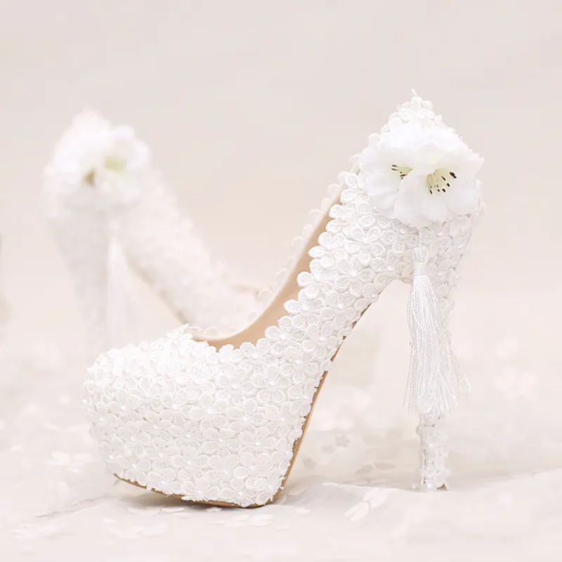 Scarpe da sposa in pizzo bianco con plateau Scarpe da donna bellissime con applicazioni Tassel Design splendido Scarpe da ballo feste da sposa