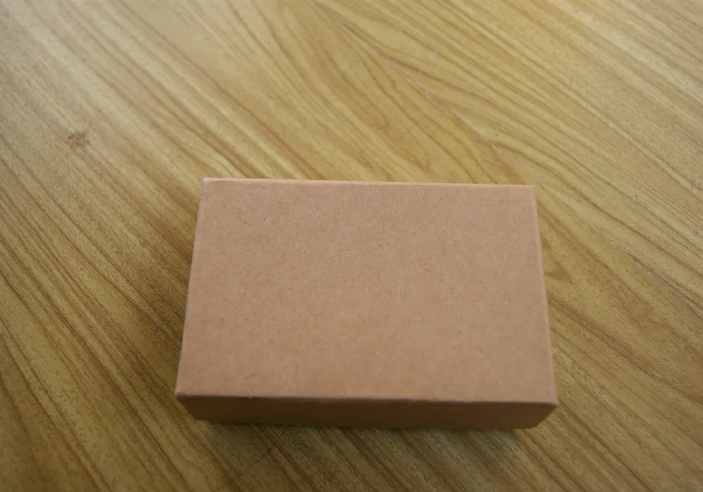 بسيطة سبعة جودة عالية muji قلادة المجوهرات عشاق مربع مربع الخاتم حزمة هدايا kraft paper box middle2344