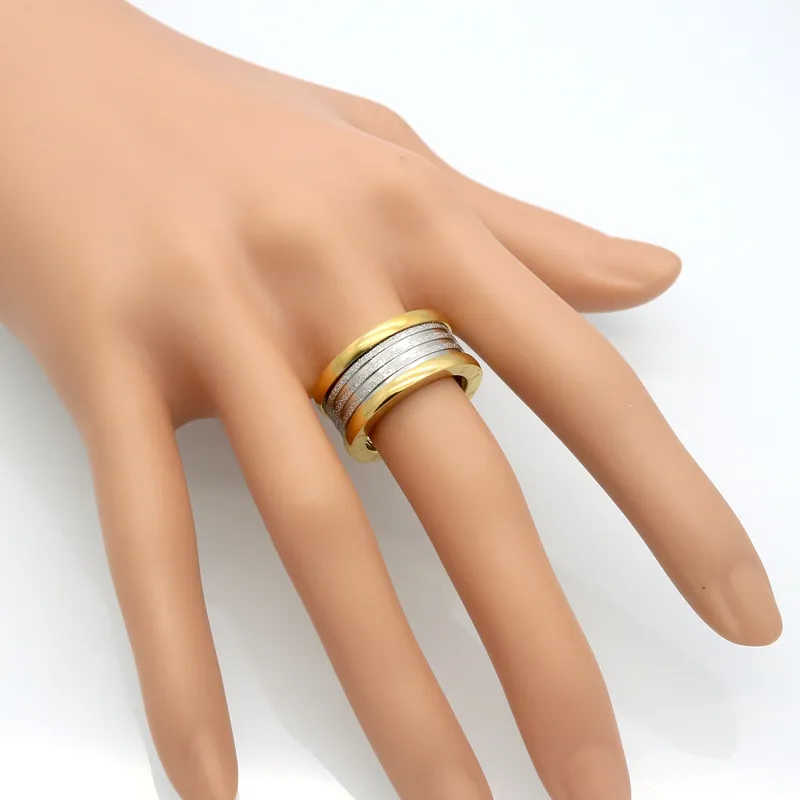 2017 Roman gold Love brand 316L joyería de acero de titanio al por mayor Heart Love Rings para mujer anillo de bodas joyería oro / plata / color rosa