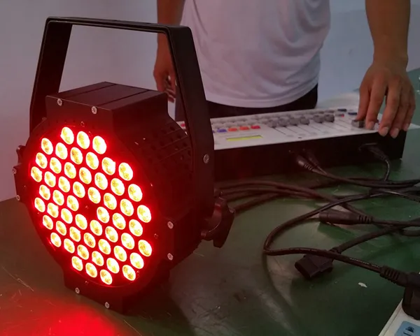 무료 배송 54X3W 주조 알루미늄 고전력 플랫 파 LED RGB 3in1 트라이 컬러 플랫 Par64 LED