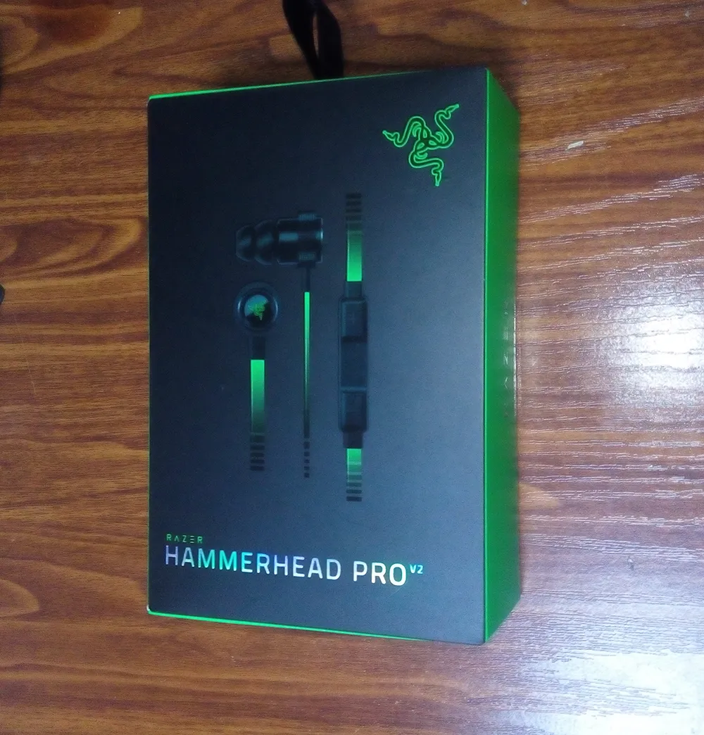 سماعة رأس Razer Hammerhead Pro V2 في سماعة أذن مزودة بميكروفون مع صندوق بيع بالتجزئة في سماعات الأذن للألعاب شحن مجاني.