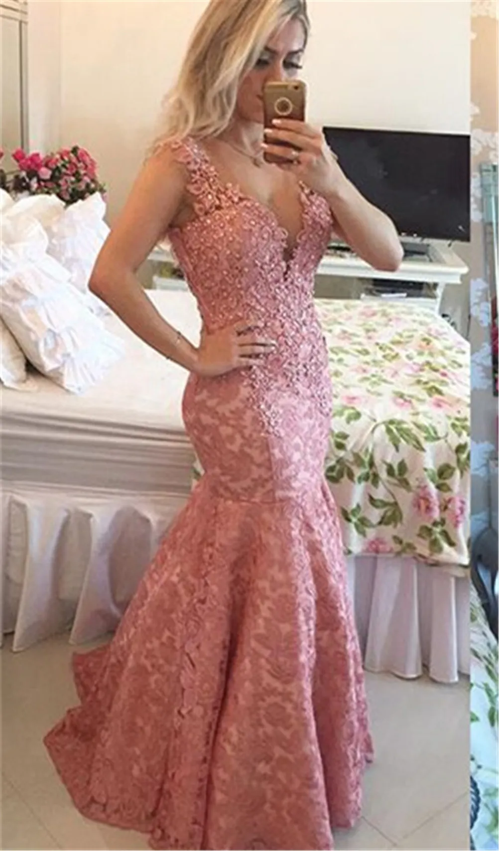 Sexy V-neck Lace Appliques Mermaid Evening Dress Sleeveless Illusion Back Nude Pink Prom Dress vestidos de festa dress longo