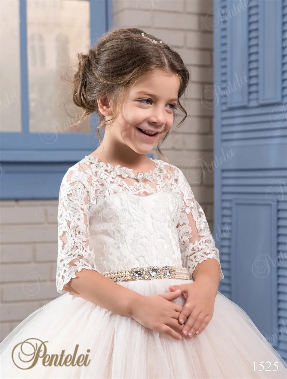 Goedkope bloem meisjes jurken 2021 pentelei met 3/4 lange mouwen en kant-up-achtige appliques tule ballgown kleine meisjes jurken voor partij prom