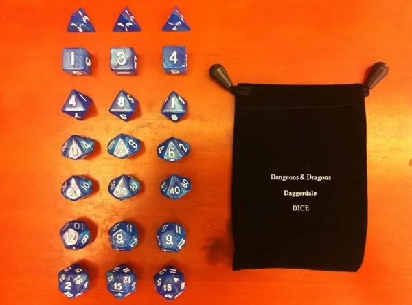 Conjunto de dados poliédricos D4 D6 D8 D12 D20 D1009 D100090 Dungeons Dragons Daggerdale Boa alta qualidade set D2053343