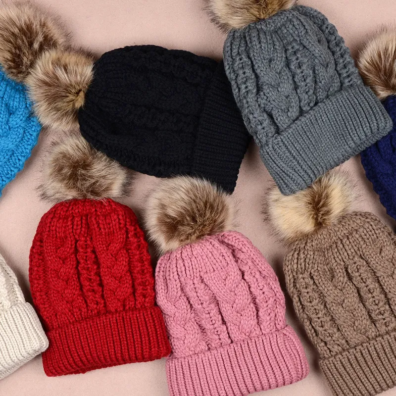 Winter Dicke Doppelschicht Bunte Schneekappen Wolle Gestrickte Mütze Hut Mit Künstlichen Waschbären Pelz Pom Poms Für Frauen Männer Hip Hop cap 20 stücke