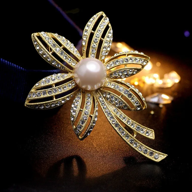 Vintage Flower Pearl Rhinestone Brosch Pin Silver Gold-Plate Alloy Faux Dias Broach För Bridal Bröllop Kostym Party Dress Pin Gift 2016