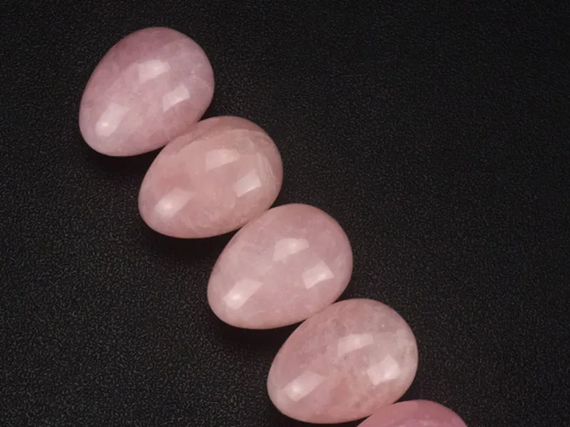 lot odrickad Natural Rose Quartz Yoni Egg Jade Egg PELVIC Kegel Övning Vaginal åtdragning sfär4570537