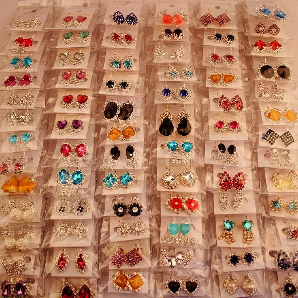 Moda de Calidad Superior Nuevo 100 Estilos Pendientes de Diamantes Pendientes de Perlas Hebilla Joyería Para Las Mujeres Pendientes de Boda Stud Par Mixto
