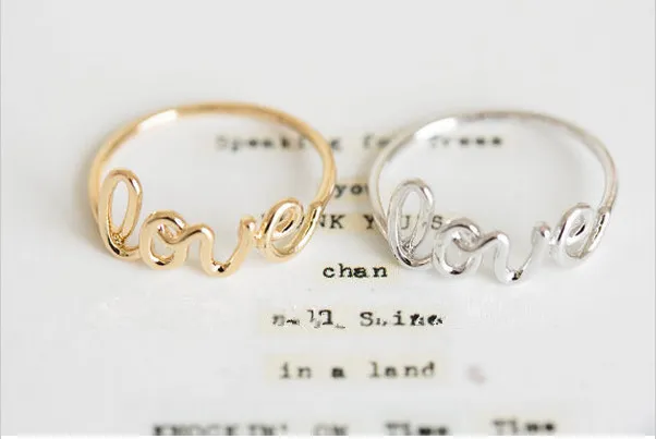 10 pz Spedizione gratuita Oro/argento/oro rosa placcato amore lettera anelli di barretta anello romantico per le coppie JZ018