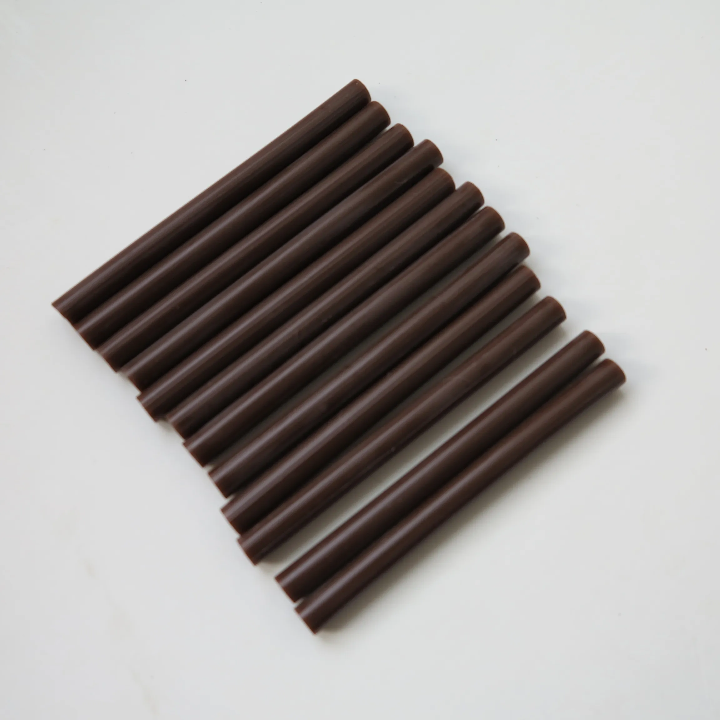 (Brown Color 7.5mm * 100mm) Billigaste Små Storlek Hot Melt Keratin Lim Sticks För Hair Extensions / Funseion Lim Sticks