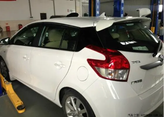 الشحن مجانا! مواد ABS ذات جودة عالية أقوى مع جناح خلفي مطلي بالألوان ، Empennage for Toyota Yaris 2009-2015