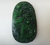 La sculpture manuelle en jade vert naturel Flying show bead (talisman) ovale collier pendentif