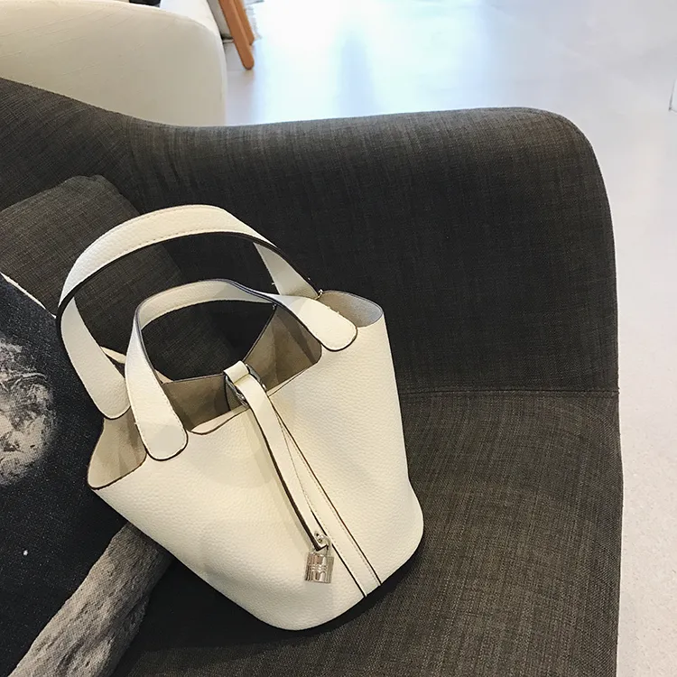 حار بيع الأزياء السيدات حقائب حمل حقيبة الأزياء الأوروبية طباعة قفل بو الجلود حقيبة جديدة 2017 وصول جديدة