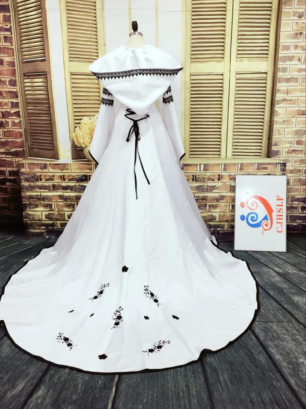 Imagen real Vestido de novia gótico Vestidos musulmanes en blanco y negro con sombrero Bordado exquisito Apliques de encaje Vestidos de novia Mangas de campana