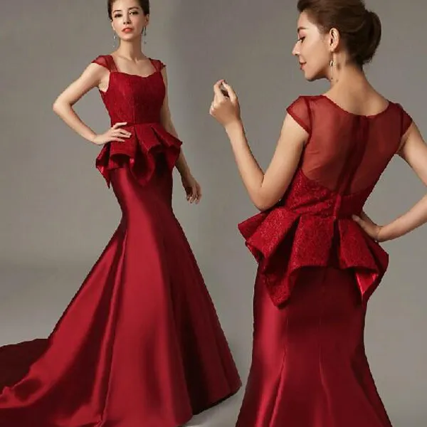 Elegant Long Formal Mother of the Bride Dresses Scoop Neck Sheer Capped Sleeves Mother Groom Gowns with Ruffled Peplum Sweep Train