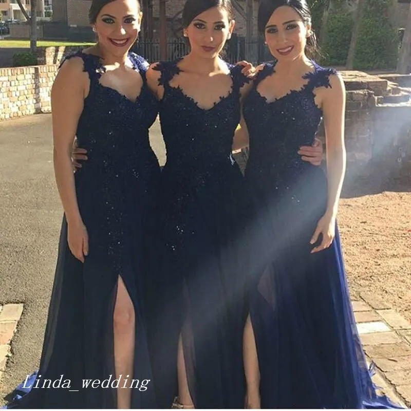Mörk marinblå lång lantlig brudtärnaklänning Elegant sidoslits chiffongspets Kvinnor bär formell tärnklänning till bröllopsfestklänning