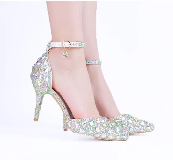 Scarpe da sposa in argento con cristalli di moda Scarpe da sposa con strass con tacco medio da 3 pollici con cinturino in punta Scarpe da ballo per le donne Spedizione gratuita