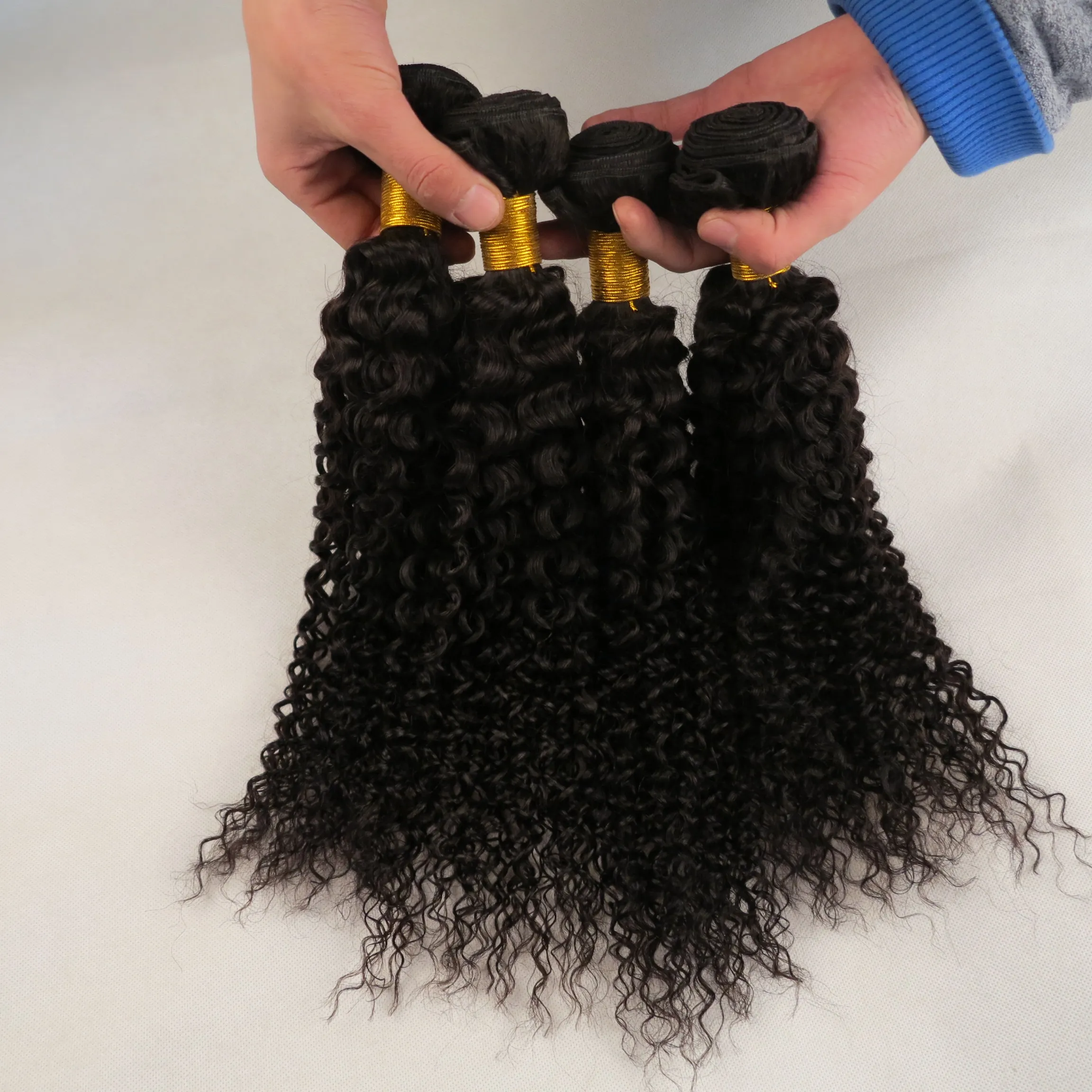 Extensiones de cabello malasio Trama doble Tejido de cabello rizado rizado sin procesar Mezcla de cabello rizado peruano longitud 8 "-30"