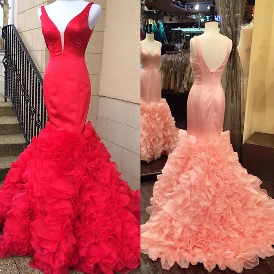 2k18 Escote pronunciado Vestidos de baile sin espalda Vestidos de noche de sirena escalonados por encargo Tren de barrido en caliente Vestido formal de organza