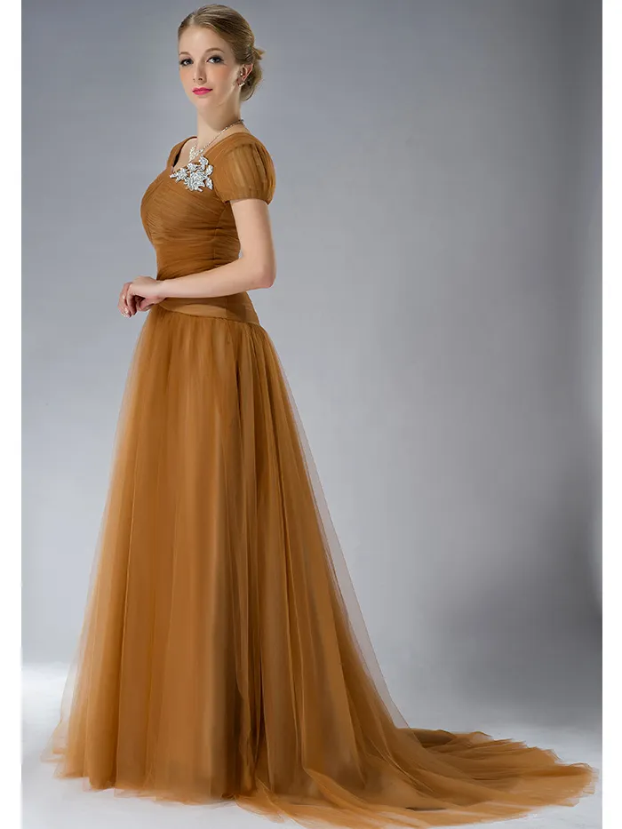 Robes de demoiselle d'honneur modestes en tulle marron avec manches courtes col de la reine anne tulle froncé robes de soirée de mariage d'hiver simples élégantes personnalisées