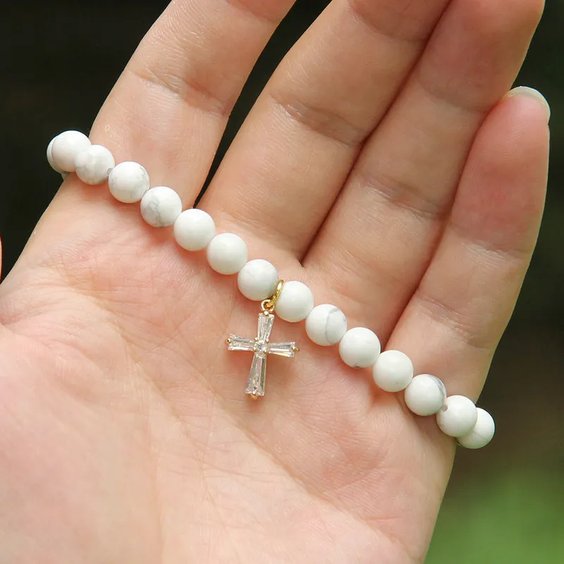 Wielkanoc Hurtownie 10 sztuk / partia 6mm Naturalne White Howlite Marmurowe Kamienne Koraliki z mikro utwardzonym Cyrconów Spacer CZ Koraliki Cross Bransoletki